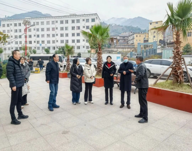 1765531881-14635712b879d95